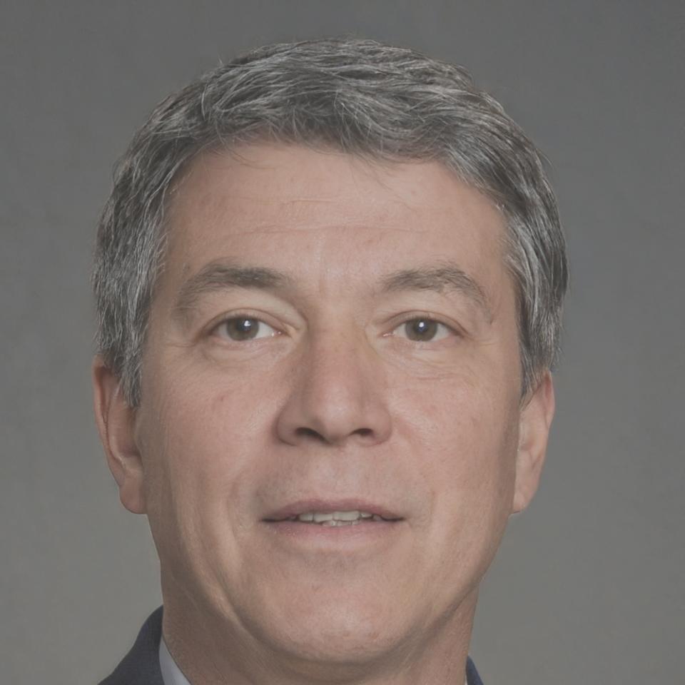 Portrait de Léonard Mercier, formateur en analyse financière